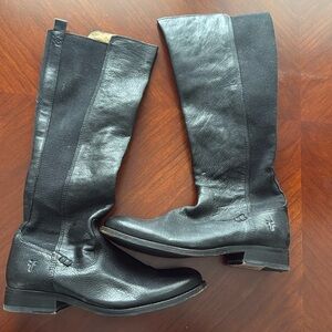 Frye Molly Gore Elastic Black Tall Riding Boot. BLK. Preowned. Size 6 B.